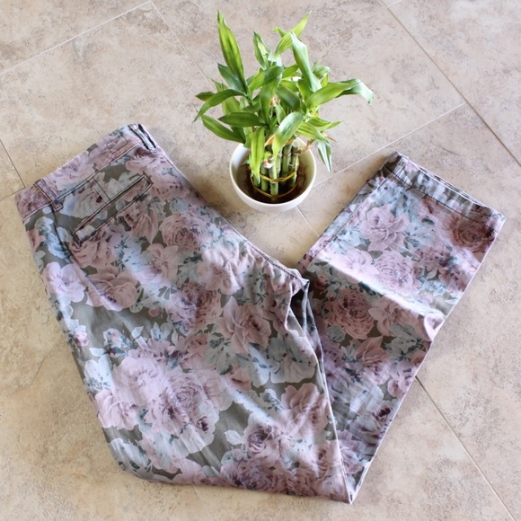 Anthropologie Pants - Anthro Pilcro Distressed Floral Hyphen Pants